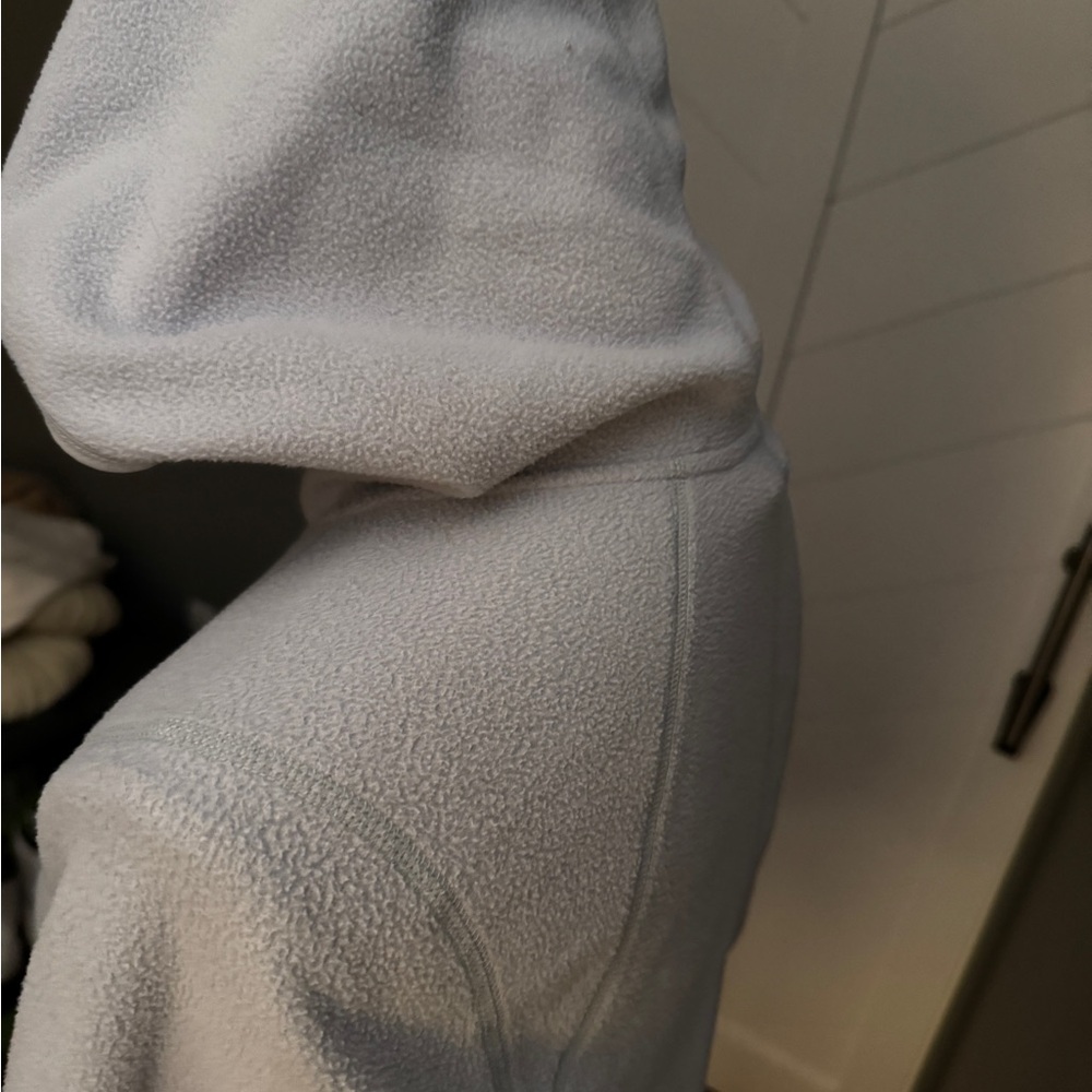 The North Face Women's Light Gray Fleece Jacket - Picture 4 of 4
